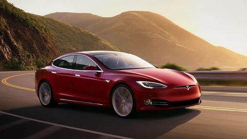Tesla показала обновленный интерьер электрокара Model S: можно играть в The Witcher 3