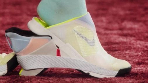 Nike представила кросівки, які можна взути без допомоги рук