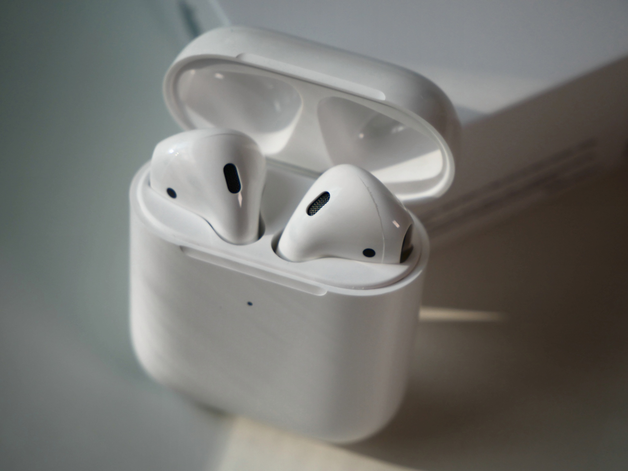 Новое поколение Apple AirPods появилось на фото - Техно 24 Новое поколение Apple AirPods появилось на фото - Техно 24
