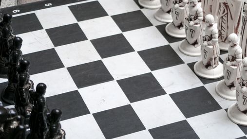 "Белые против черных": алгоритм YouTube заблокировал канал о шахматах за расизм