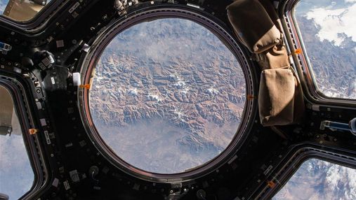 Космонавтам понадобится несколько дней, чтобы полностью заделать трещины в российском модуле МКС