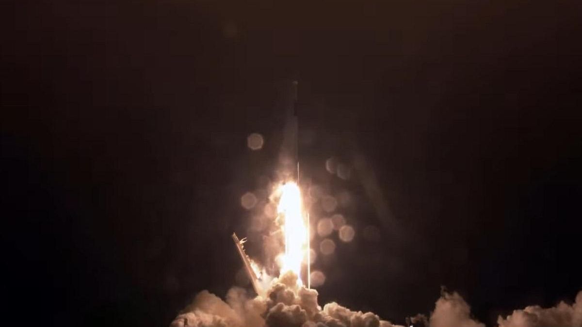 SpaceX успішно запустила Falcon 9 з супутниками Starlink: відео