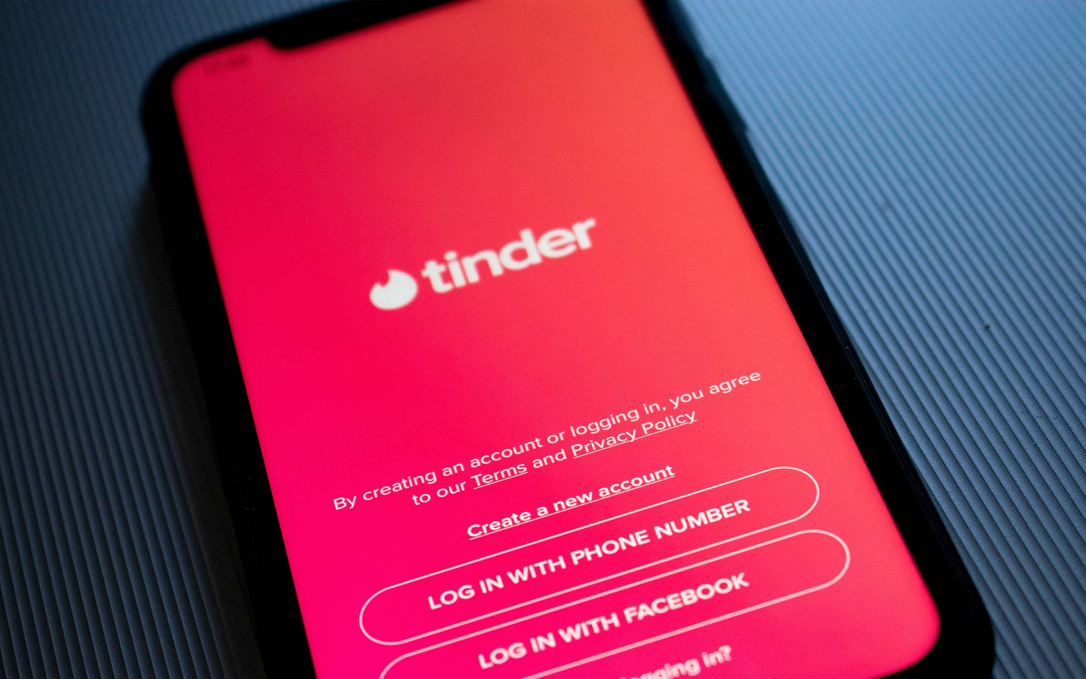 Tinder отримавє функцію перевірки даних про потенційного партнера