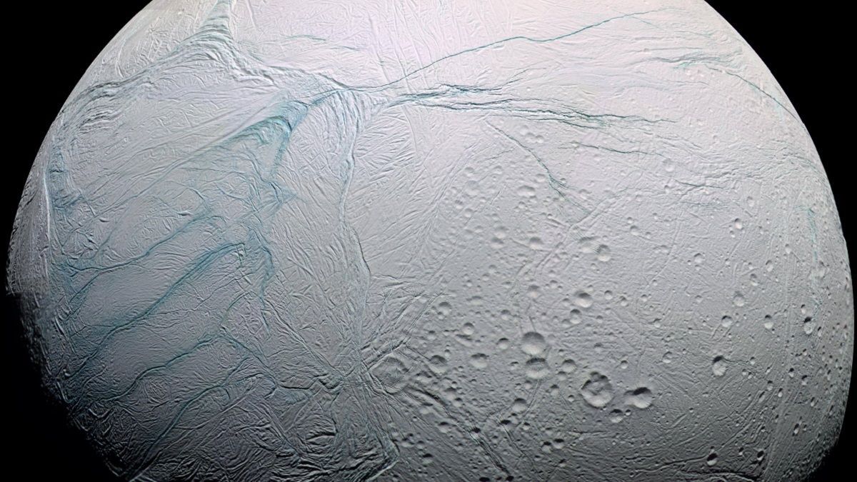 Планетологи предположили существование течений под толщей льда в океане Энцелада