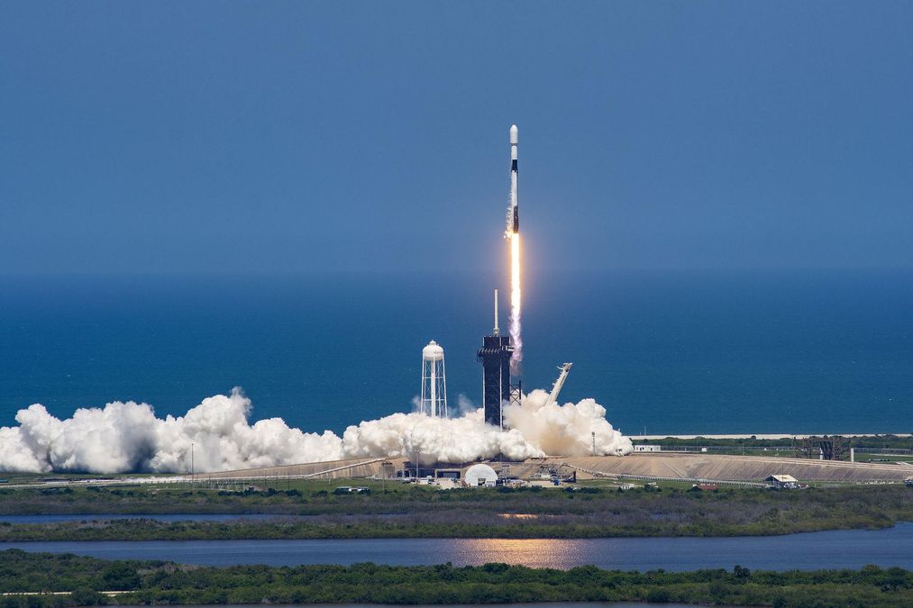 Рекорд SpaceX: ступінь приземлилася десятий раз Рекорд SpaceX: ступінь приземлилася десятий раз