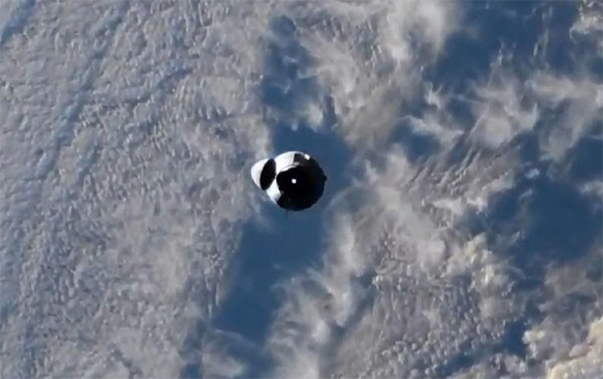 Корабель SpaceX Dragon успішно пристикувався до МКС