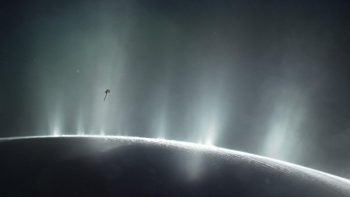 Енцелад: на супутнику Сатурна може існувати життя