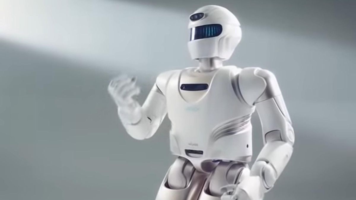 Домашній робот Walker X дуже схожий на людину: дивіться відео