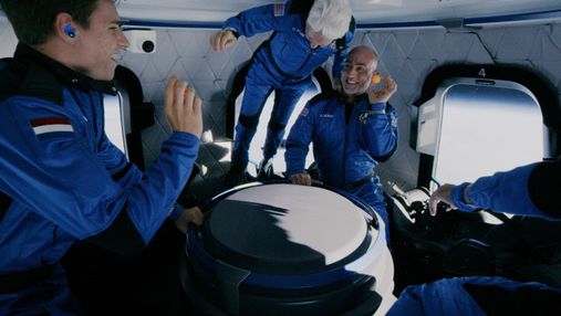 Космічний туризм стає реальністю: Бренсон і Безос заклали початок нової епохи