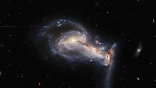 Фото дня: впечатляющий космический танец трех галактик