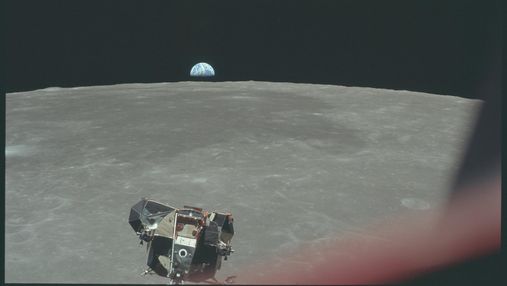 Где сейчас находится Лунный модуль "Аполлона-11"