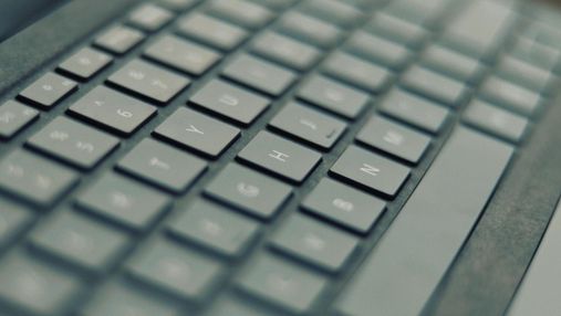 Історія QWERTY та перший ноутбук з українською розкладкою Історія QWERTY та перший ноутбук з українською розкладкою