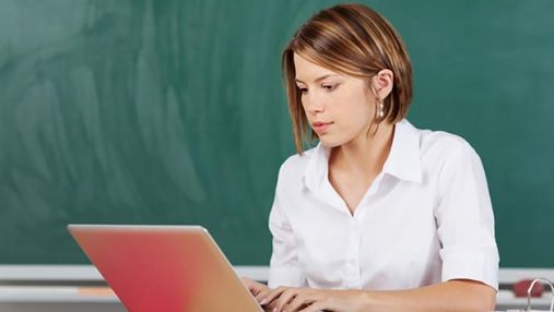 У МОН планують забезпечити всіх вчителів персональними ноутбуками до 2024 року
