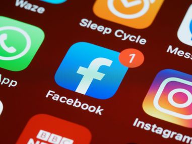 В работе Instagram, Facebook и WhatsApp снова произошел крупный сбой В работе Instagram, Facebook и WhatsApp снова произошел крупный сбой