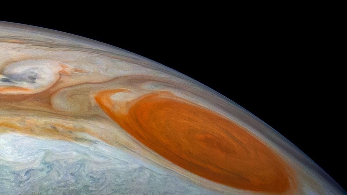 Зонд NASA виміряв глибину найбільшого шторму в сонячній системі на поверхні Юпітера - Новини технологій - Техно