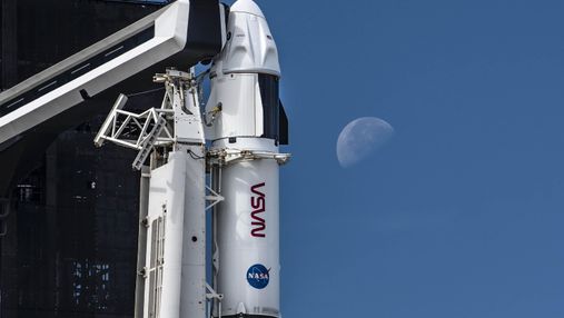 NASA неочікувано відклало запуск корабля SpaceX Crew Dragon до МКС: що трапилося