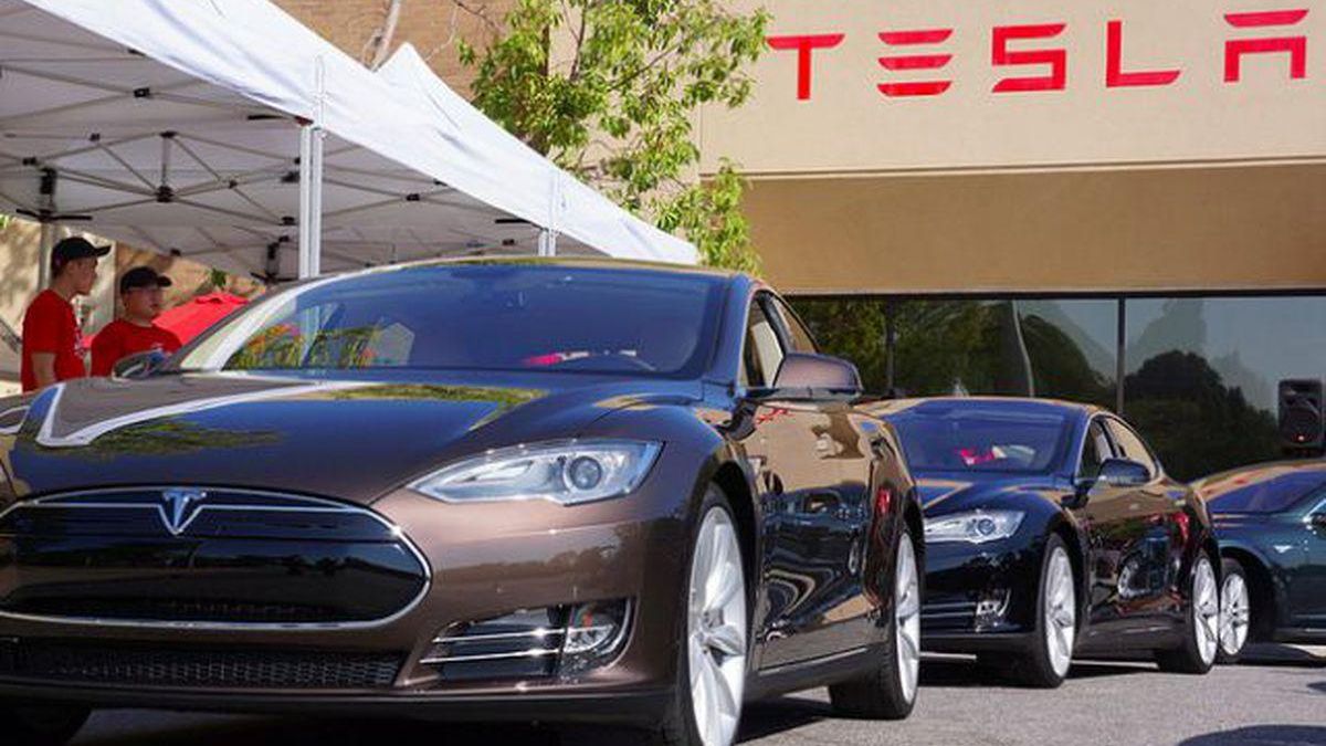 100 тысяч электромобилей: Tesla начала поставки автомобилей по своему крупнейшему контракту