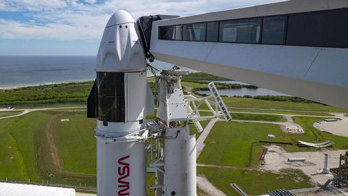 NASA уже в третий раз перенесла пилотируемую миссию SpaceX на МКС: в чем дело