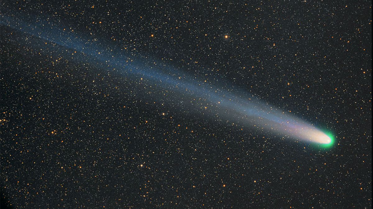 Побачити комету неозброєним оком: коли на небі з'явиться "хвостатий гість" - Новини технологій - Техно