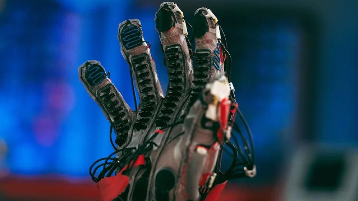 Ви зможете відчути віртуальну реальність на дотик: Meta готує до виробництва рукавиці для VR - Новини технологій - Техно