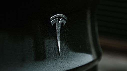 Разом з автопілотом Tesla примусово вмикатиме камери: чи можна відмовитись
