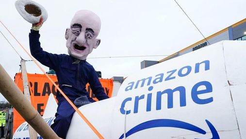 "Пусть заплатит": митингующие перекрывают выезды со складов Amazon в Европе