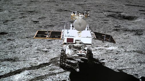 Китайский луноход обнаружил на обратной стороне Луны "загадочную хижину"