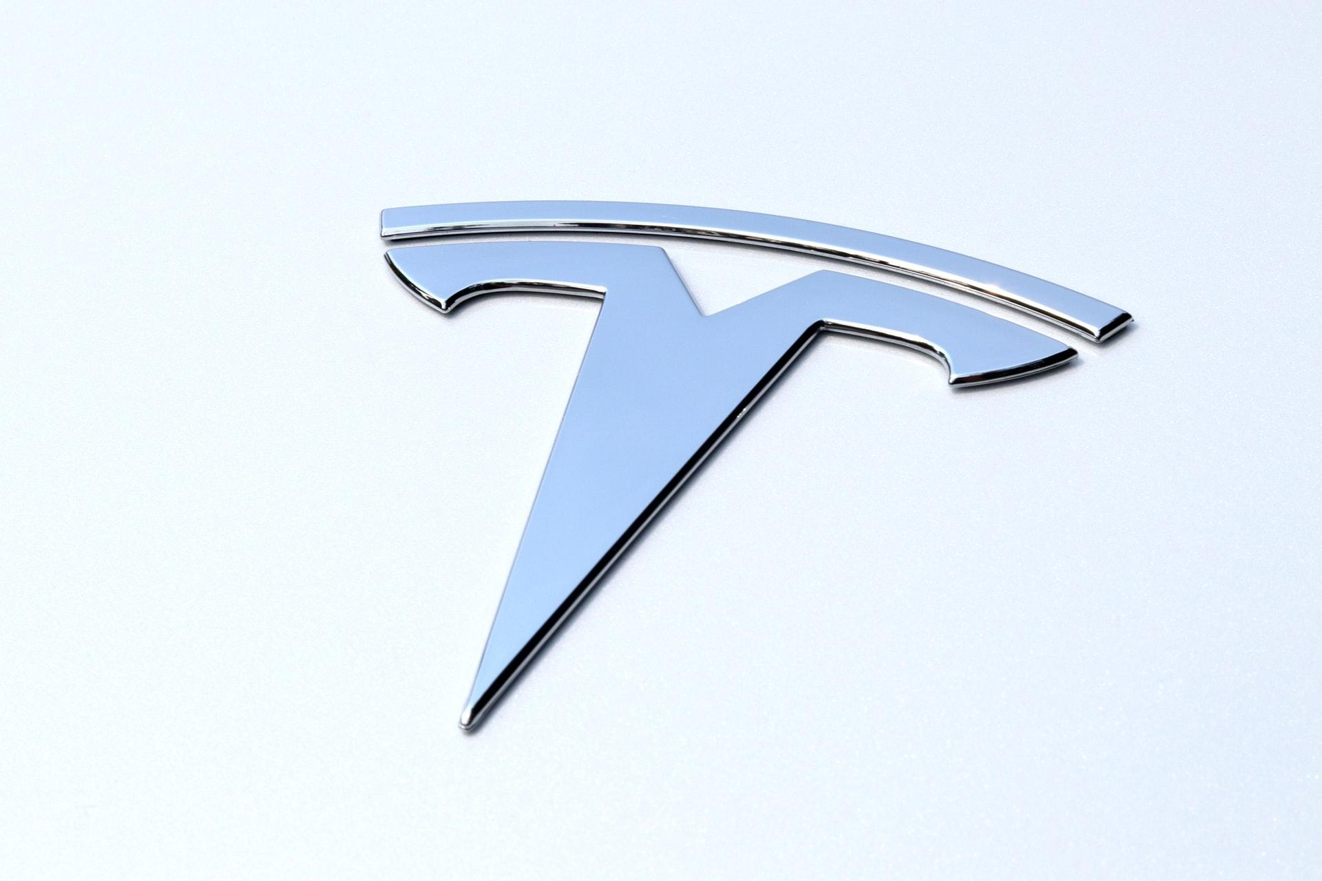 Один загиблий, 20 поранених: Tesla Model 3 потрапила у масштабну аварію - Новини технологій - Техно