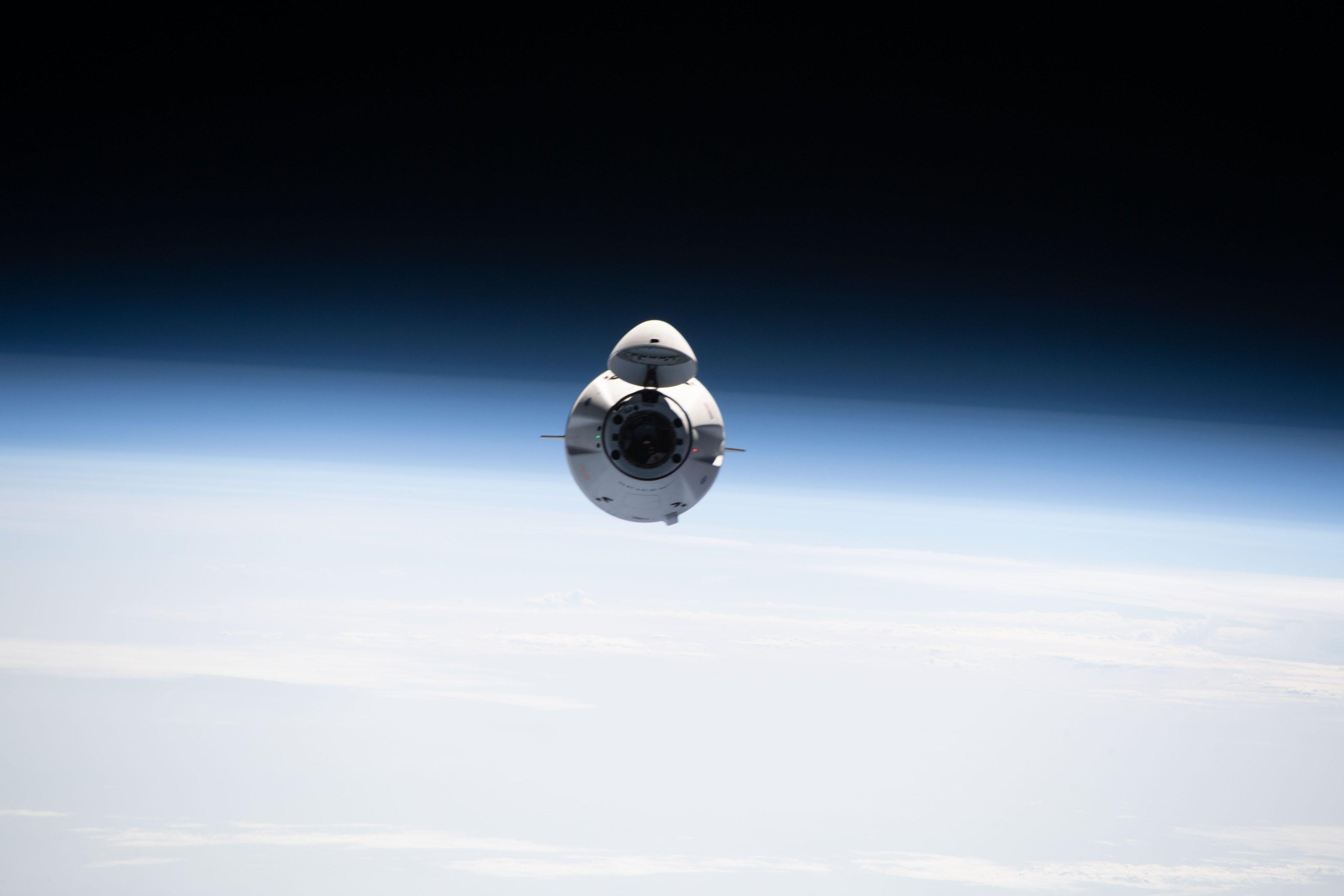 Рождество на орбите: корабль SpaceX доставил на МКС подарки для астронавтов