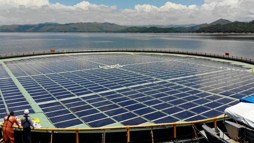 У Китаї запустили найбільшу у світі сонячну ферму на воді