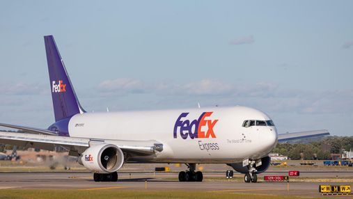 Компанія FedEx хоче озброїти свої транспортні літаки лазерами – для чого вони їй