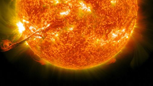 Спалахи на Сонці не припиняються з початку лютого: що відбувається та чим це загрожує Землі