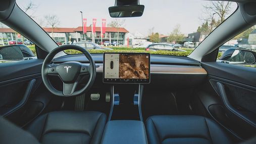 Автопілот Tesla проїхав 600 кілометрів без жодних проблем: відео тесту Автопілот Tesla проїхав 600 кілометрів без жодних проблем: відео тесту