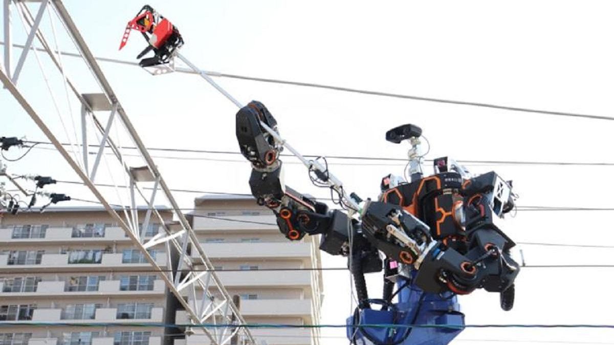 Схожий на трансформера: у Японії створили робота-гуманоїда для робіт на залізниці - Техно