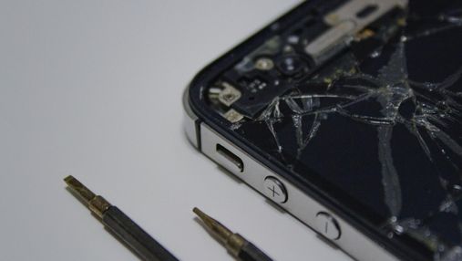 Дорожче ніж в офіційній майстерні: користувачі розкритикували сервіс самостійного ремонту Apple