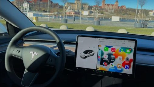 Владелец Tesla взломал электрокар и установил Apple CarPlay с помощью Android