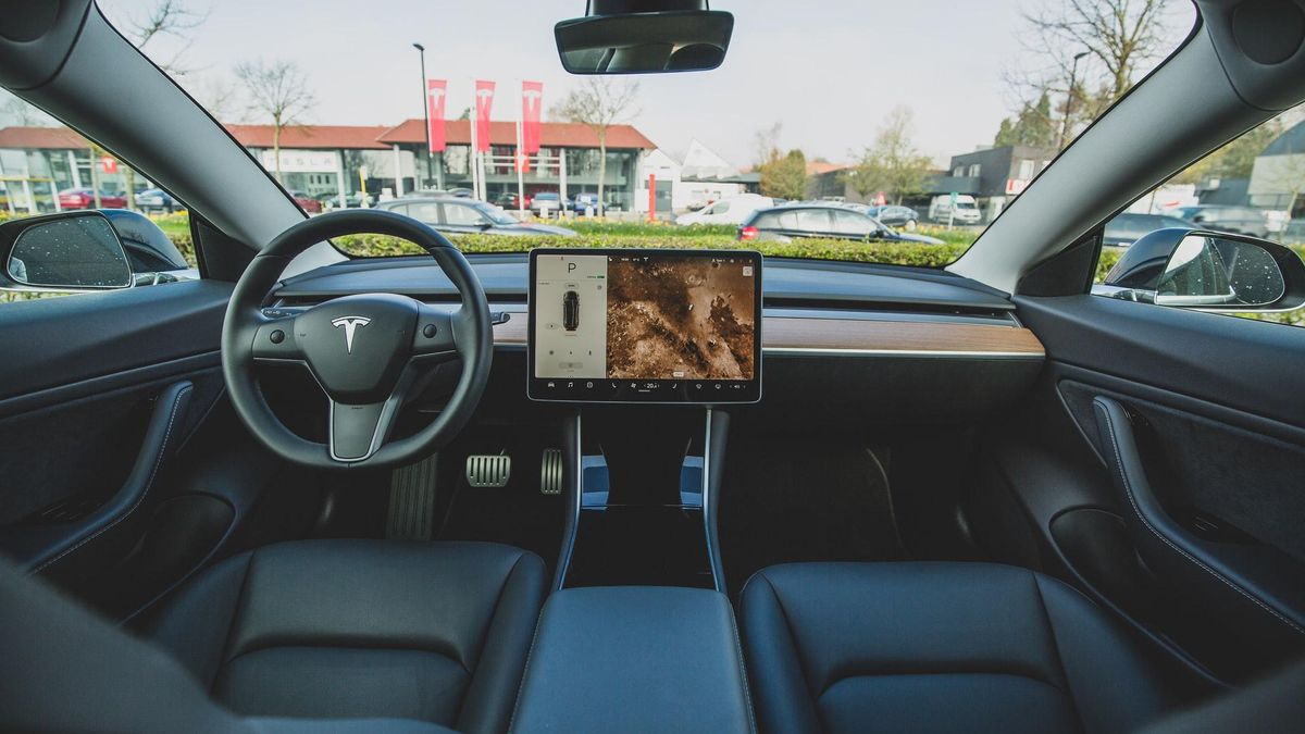 Ілон Маск озвучив нову дату появи повністю автономної Tesla - Техно