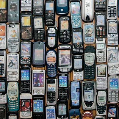 В России резко увеличилось количество кнопочных телефонов: в чем дело