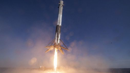 За три дні SpaceX успішно запустила й посадила три ракети Falcon 9 За три дні SpaceX успішно запустила й посадила три ракети Falcon 9