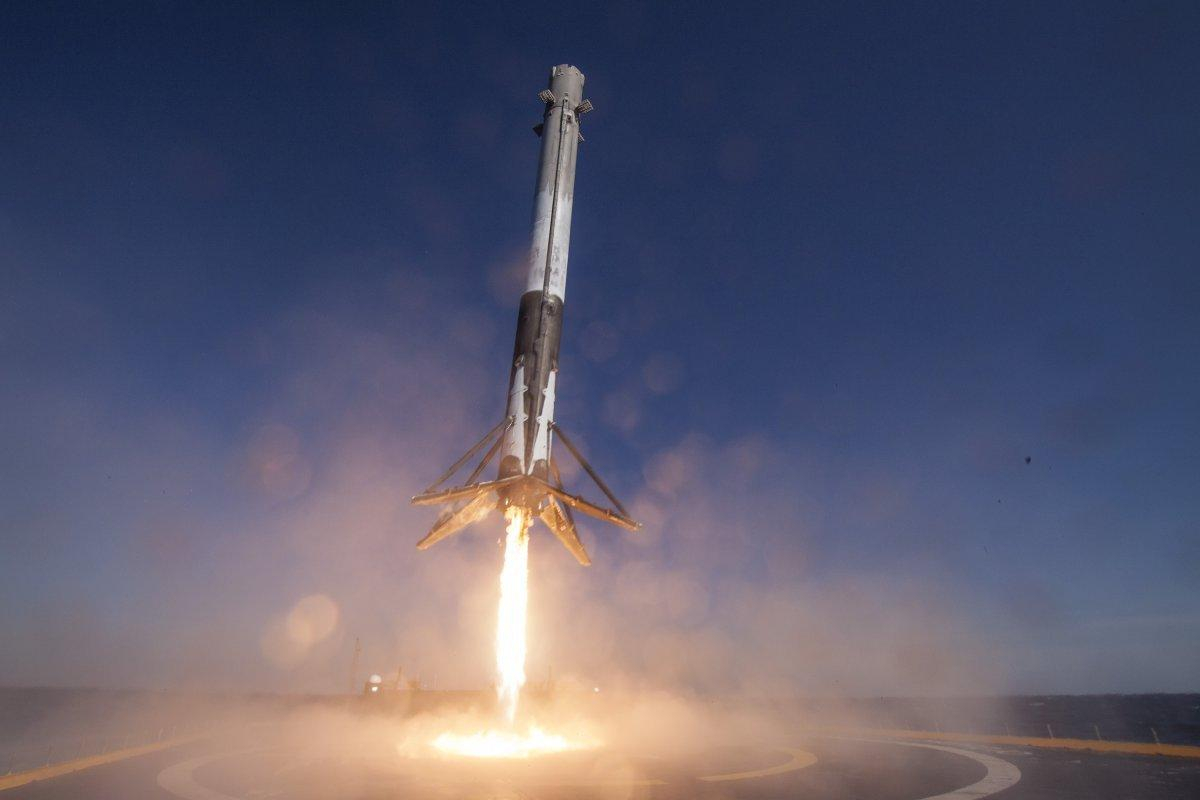 Через три дня SpaceX успешно запустила и посадила три ракеты Falcon 9 - Техно Через три дня SpaceX успешно запустила и посадила три ракеты Falcon 9 - Техно