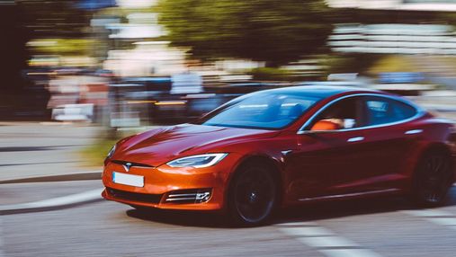 Вслід за Китаєм: поліція Берліна заборонила електромобілям Tesla заїжджати на свої об'єкти