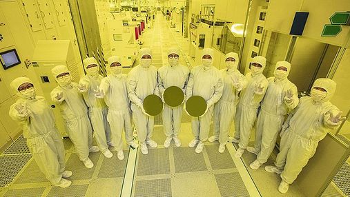 Samsung першою в світі оголосила про початок виробництва 3-нанометрових чипів