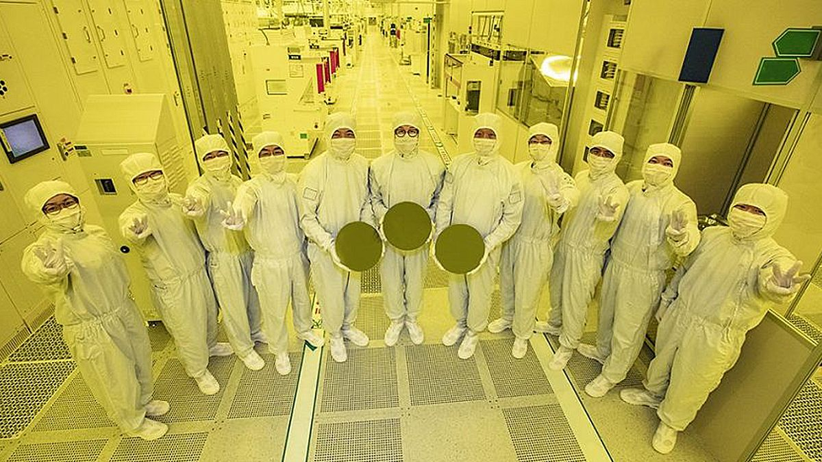 Samsung начинает производство производство 3-нанометровых чипов.