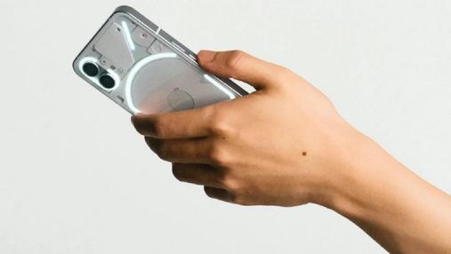 Nothing Phone (1) отримав перше оновлення: покращена камера, керування Tesla і "Галерея NFT"