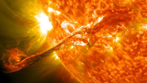 Солнечные языки: что такое выбросы корональной массы Солнца, как они образуются и почему опасны