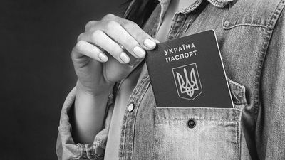 Паспорт з тризубом: коли в Україні закінчаться суперечки про громадянство