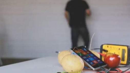 Разработана овощная зарядка для телефонов, изобретены робопальцы, расширяющие возможности руки