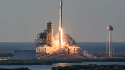 SpaceX запустила спутник, который обеспечит Wi-Fi в самолетах: впечатляющие фото