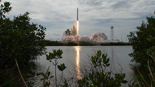 SpaceX успешно запустила корабль с грузом для МКС: удивительные фото