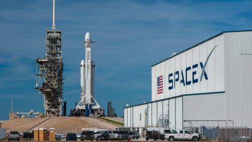 SpaceX обрала першого туриста, що полетить на Місяць